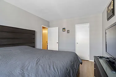 Sold by Thomas Lipovetsky, LREB