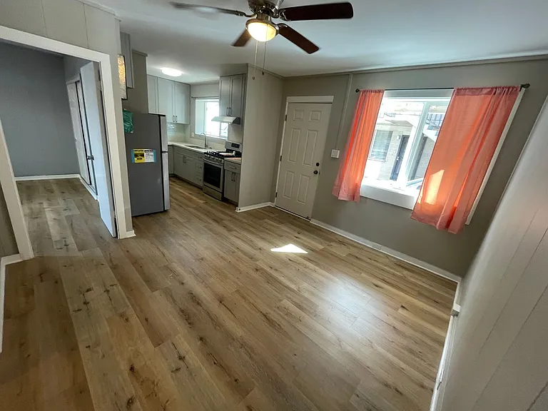 1019 Kemole Ln — Photo 2