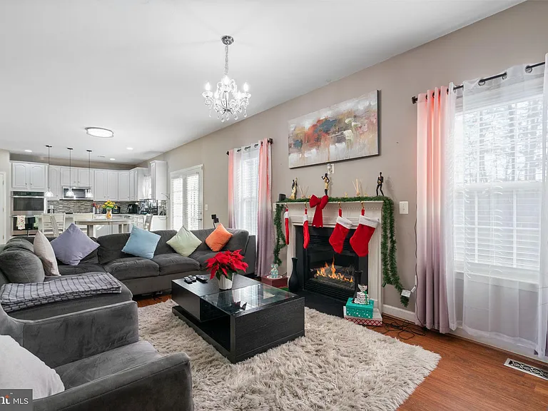 523 Windermere Dr — Photo 14