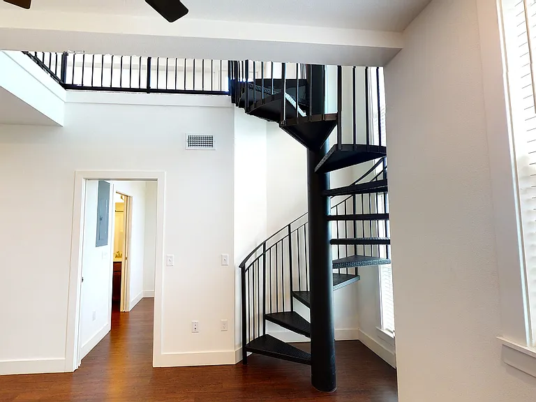 Depot 16 Flats and Townhomes — Photo 12