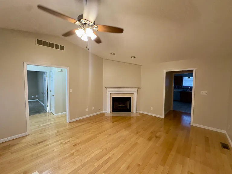 3328 Red Bud Ln — Photo 3