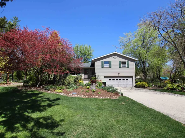 W6933 Fox Dr, Fond Du Lac, WI 54937