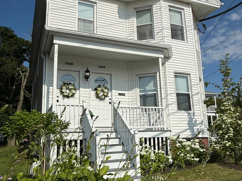 Private Front Entry Way