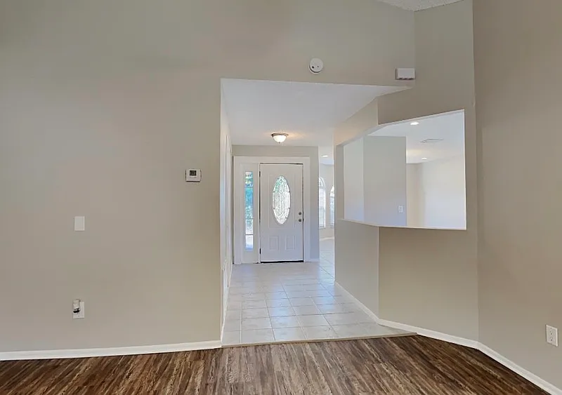 3 bed, 2.0 bath, 1575 sqft, $1,999 — Photo 2