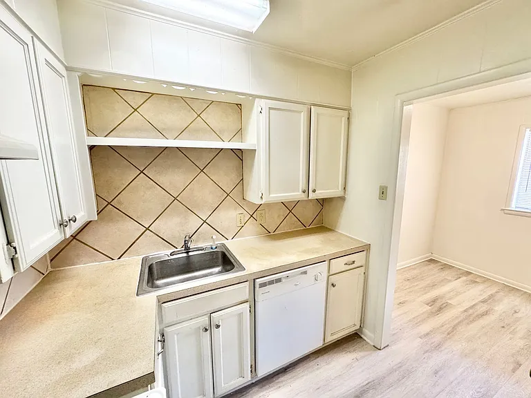 419 W Sycamore St — Photo 28