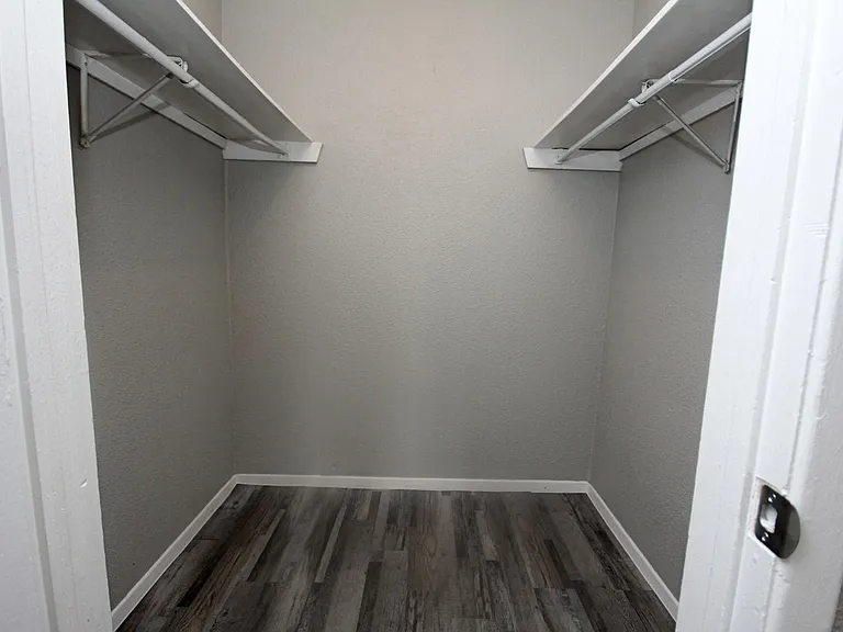 Mountain Creek Apartments — Photo 8