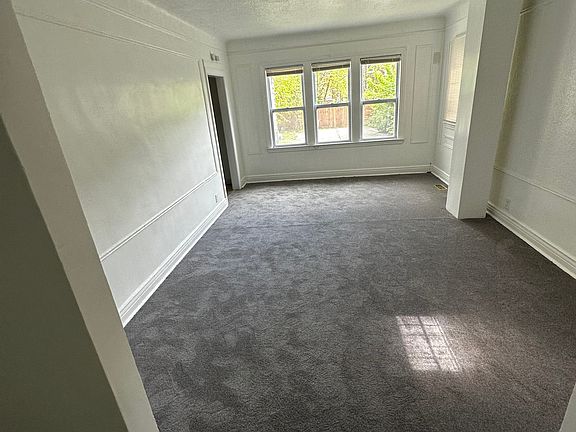 3rd image of 3301 Leslie St