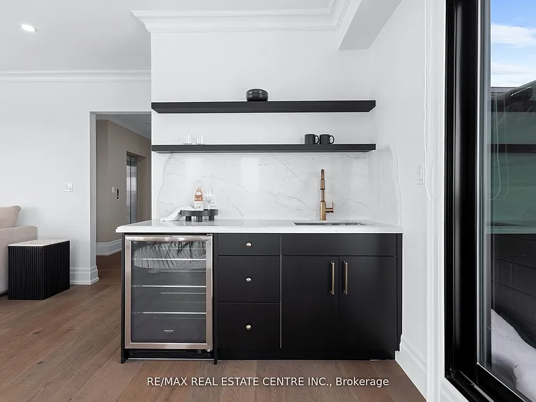 37 Armstrong St #3 — Photo 22