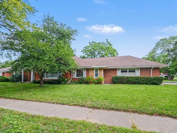 19925 E William Ct, Grosse Pointe Woods, MI 48236