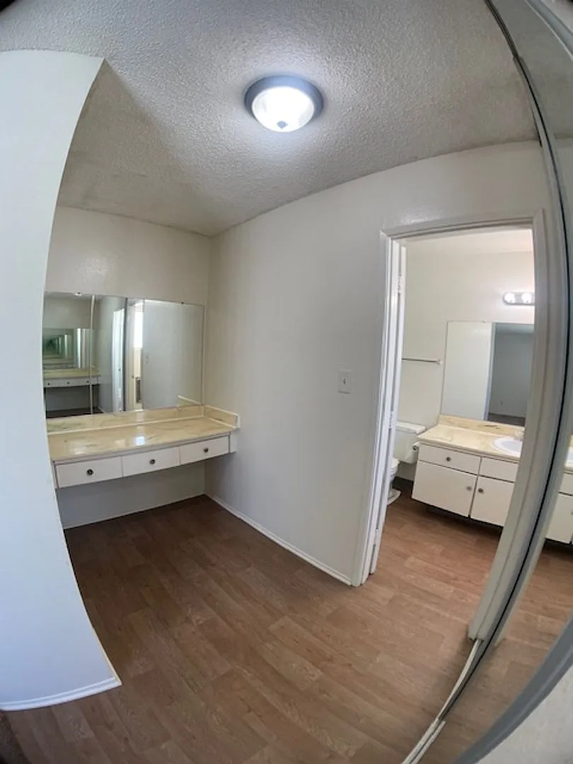 Villa Capri Apartment Homes — Photo 2