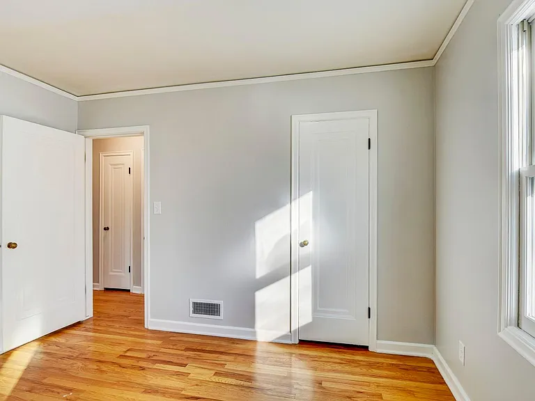 6032 William St — Photo 24