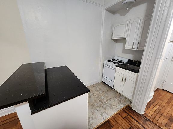 5th image of 124-17 Hillside Ave #D3