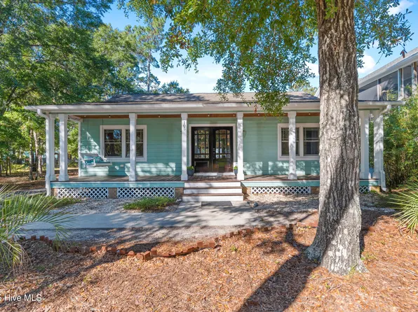 105 SE 9th Street, Oak Island, NC 28465