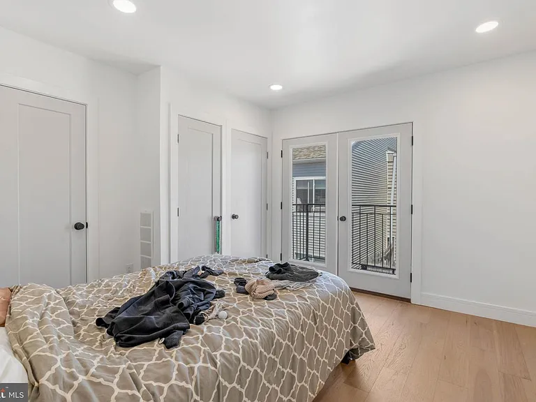 2117 Clymer St — Photo 9