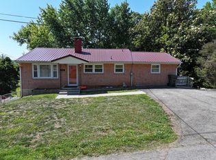 101 Hillcrest Ct, Stuart, VA 24171