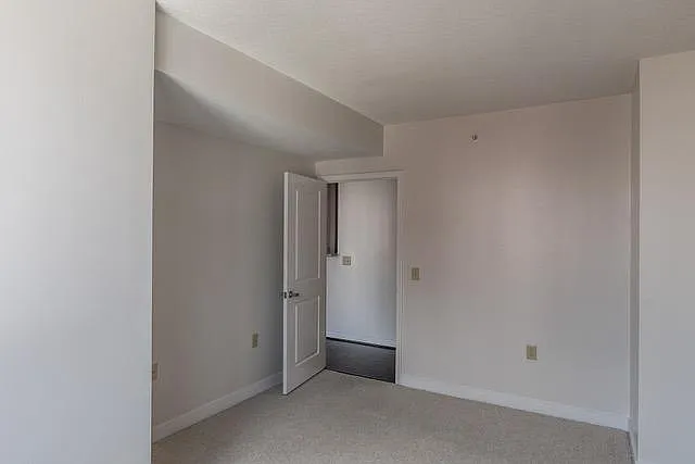 555 Massachusetts Ave NW — Photo 8