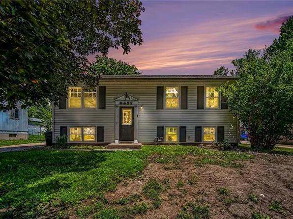 2407 Meadow Trl, Saint Joseph, MO 64503
