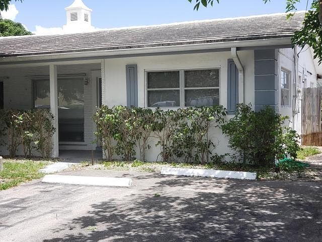 1st image of 2531 NE 10th St