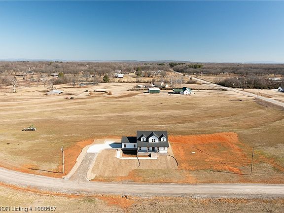 2nd image of 134 Windflower Ln