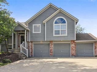 2316 SW Tracker Ln, Lees Summit, MO 64082