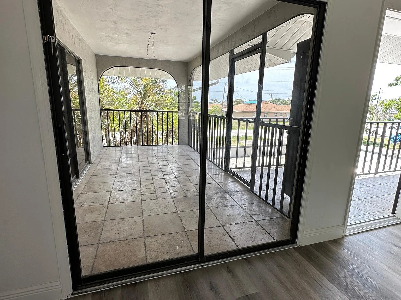 2 bed, 948 sqft, $1,750 — Photo 2