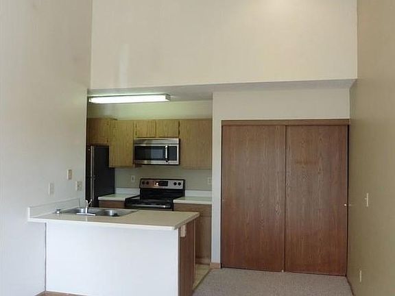 2nd image of 5685 Chatford Dr APT 17