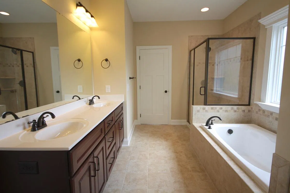 4 bed, 2.5 bath, 2558 sqft, $2,825 — Photo 4