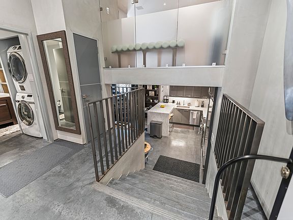 4th image of 2459 Lombard St
