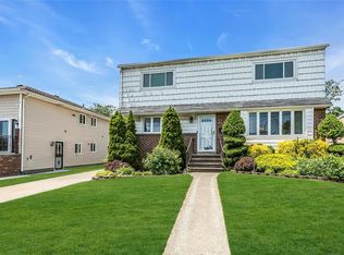72 Guenther Ave, Valley Stream, NY 11580