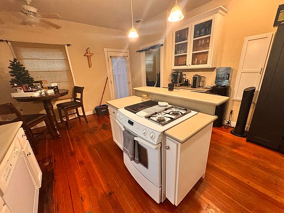 4th image of 3009 T St #A