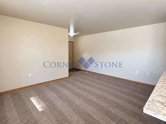 3rd image of 1805 E Overland Rd #11