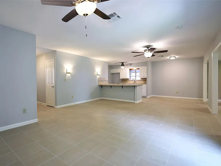 2806 Bluebonnet St — Photo 4