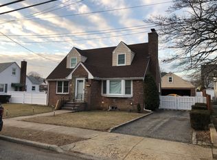 41 Park Ave, New Hyde Park, NY 11040