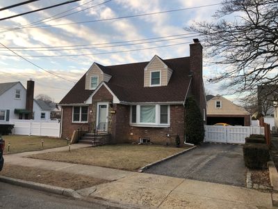 41 Park Ave, New Hyde Park, NY, 11040