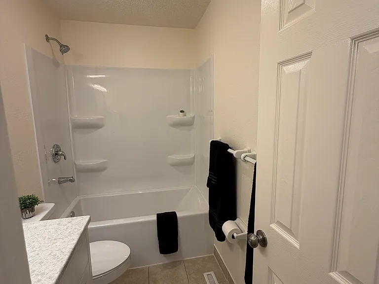 228 NW Waterwheel Ct — Photo 33