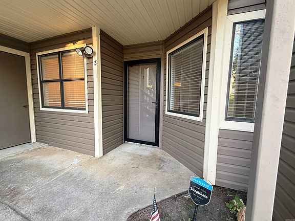 3rd image of 6 Towne Park Ct APT 3