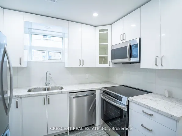 19 Queen St W #1, Mississauga, ON L5H 1L5