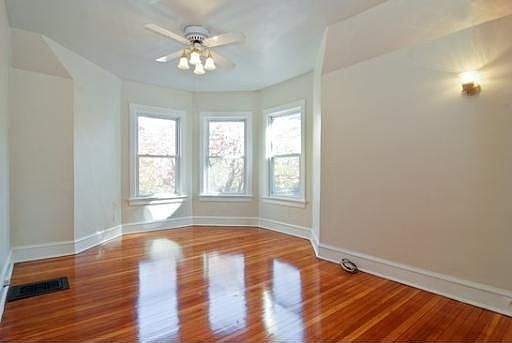 3rd image of 1749 W Granville Ave