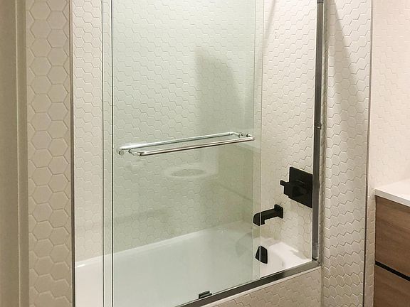 5th image of 15 William St APT 313