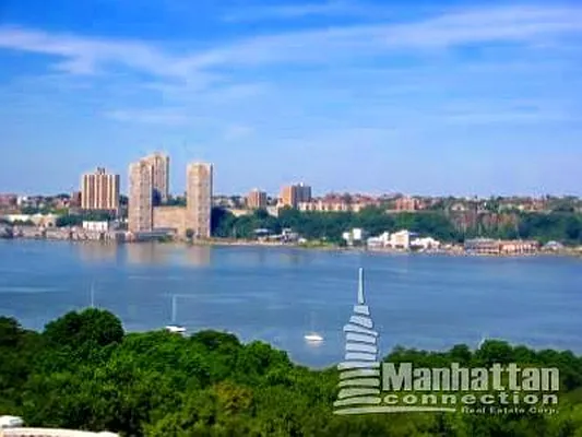 Rented by Manhattan Connection | media 2