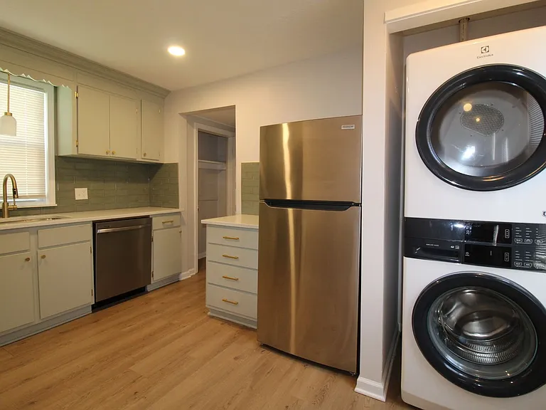 415 N Thompson St — Photo 7