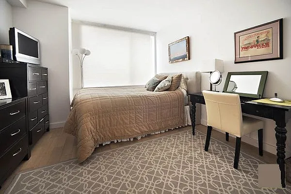 Rented by Ostrov Realty Group | media 9