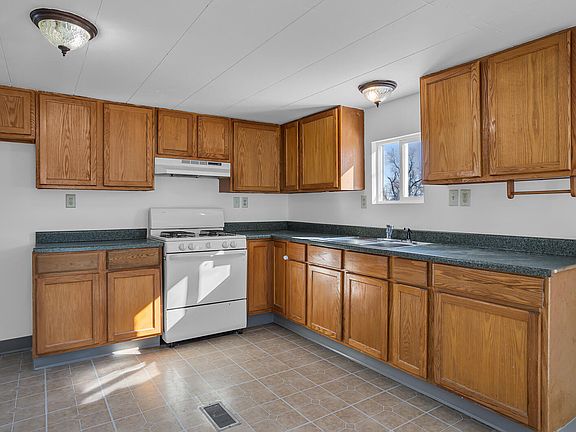 2nd image of 315 Parker St