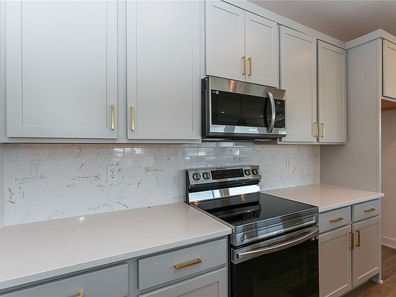 4th image of 2660 Avalon Dr