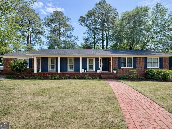 221 S College St, Metter, GA 30439