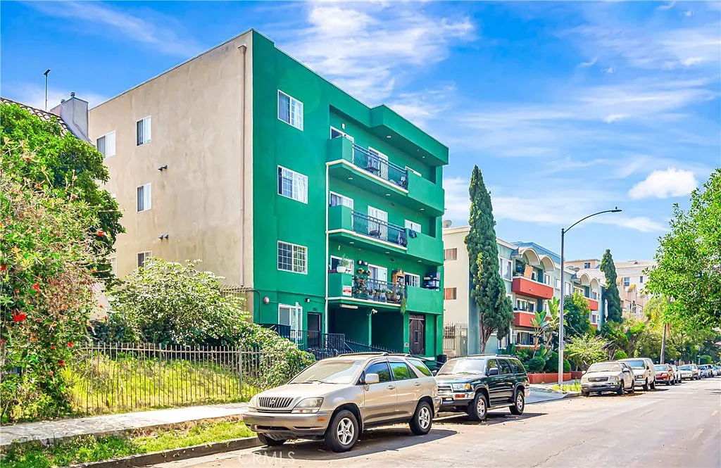 1 bed, 552 sqft, $1,800 — Photo 2