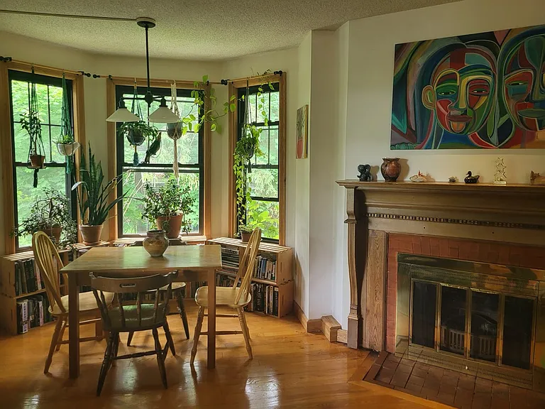 57 Crescent St #2B — Photo 2