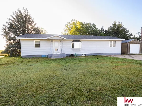 692 Road 3200, Superior, NE 68978