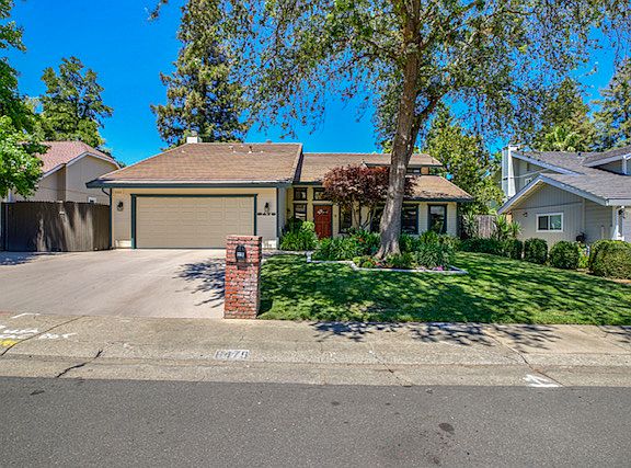 4th image of 8479 Caslan Ave