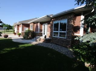 233 Emerald Meadows Dr, Arnolds Park, IA 51331